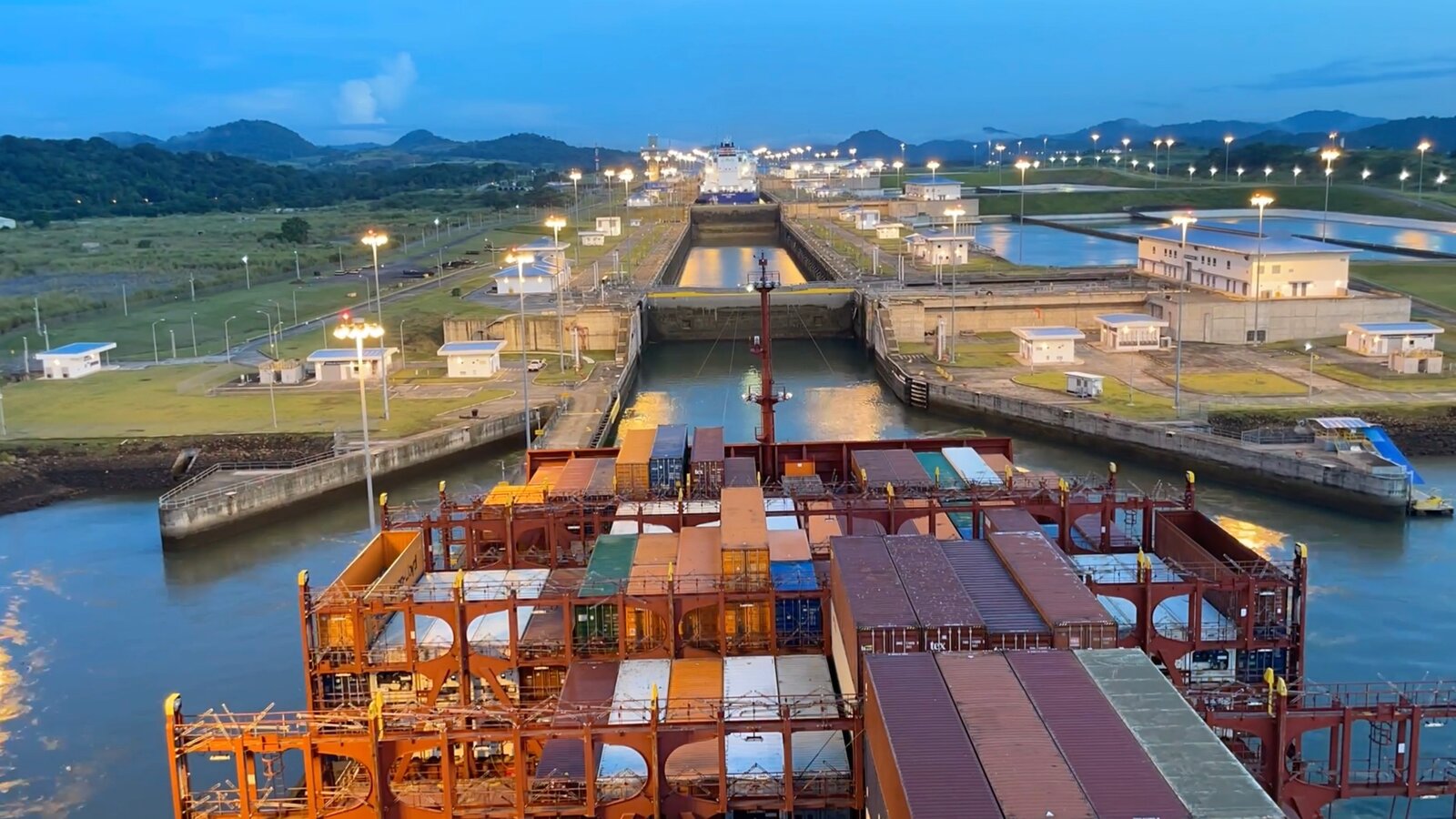 Pese a disrupciones en Panamá y Suez, los propietarios de grandes volúmenes de carga mantienen su influencia